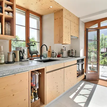 Eden 4 Story Family Dağ evi Champéry